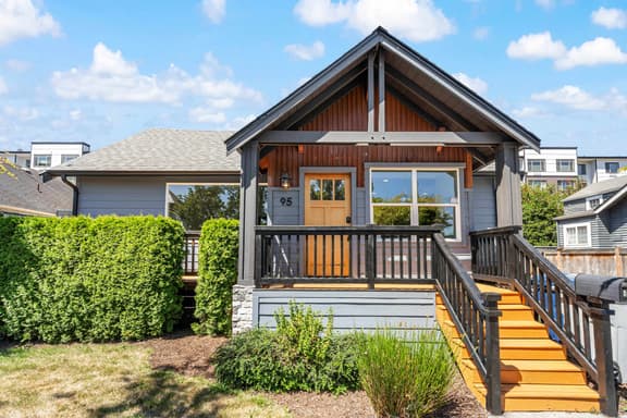 Modern 2BR in DT Renton, 3 AC, WS 95, Shop&Parks