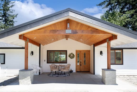 Modern Mountain View Getaway w, Huge Outdoor Space