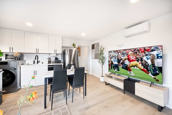 Modern 2BR • Near DT + Stadiums • Parking