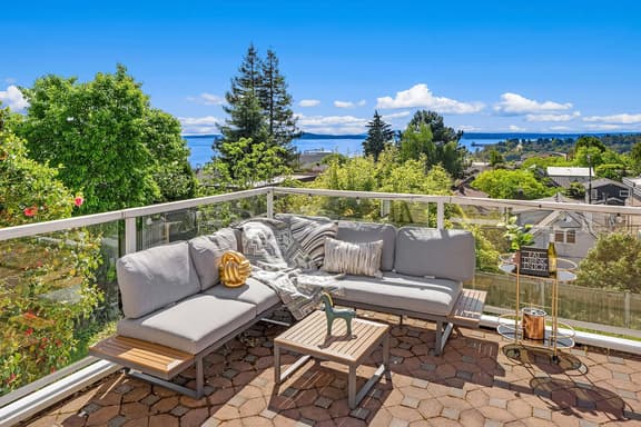 Queen Anne Retreat with Bay Views, Dining & Shop