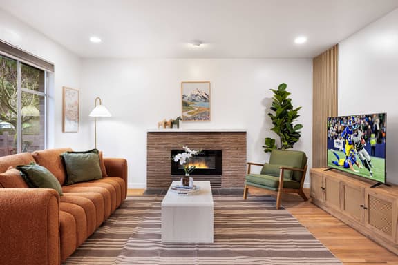 Spacious 2BR Home, Near UW, Parks & Station - Image 1