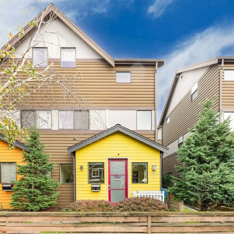 3BR Modern Townhome w, Parking Near UW & Childrens Hospital