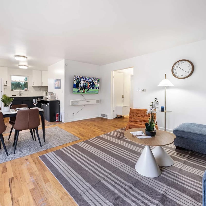 2BR Seattle Cozy Stay, AC, Near UW & Transit