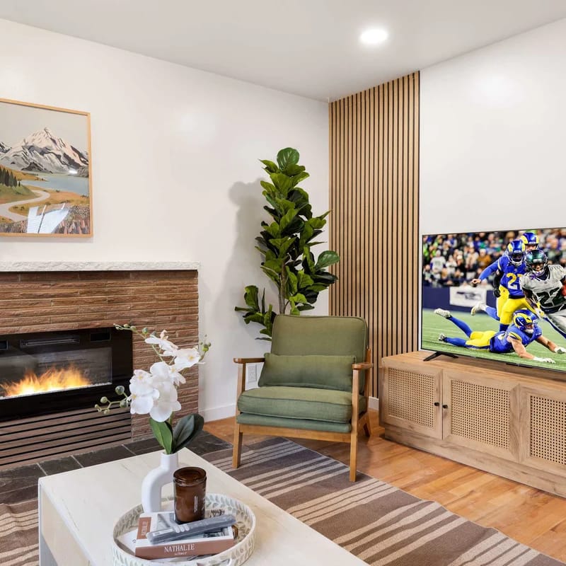 Spacious 2BR Home, Near UW, Parks & Station